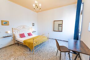 Panoramic 3-bed Apartment in Catania City