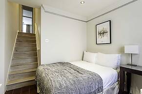 Cosy Kensington Two Bedroom Flat