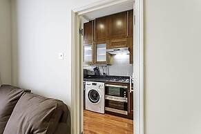 Cosy Kensington Two Bedroom Flat