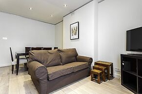 Cosy Kensington Two Bedroom Flat