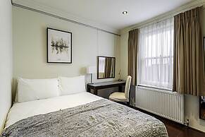 Cosy Kensington Two Bedroom Flat