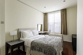 Cosy Kensington Two Bedroom Flat