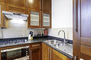 Cosy Kensington Two Bedroom Flat