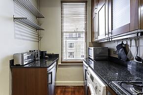 Cosy Kensington Two Bedroom Flat
