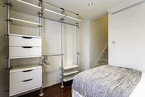 Cosy Kensington Two Bedroom Flat