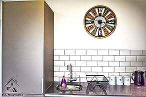 Modern 2 Bed 2 Bath Bracknell With Free Parking