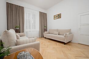 1930's Inspired Apartment by Renters