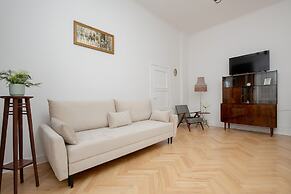 1930's Inspired Apartment by Renters