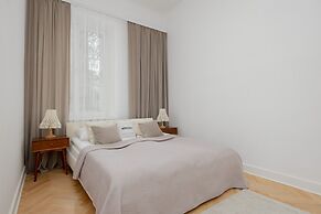 1930's Inspired Apartment by Renters