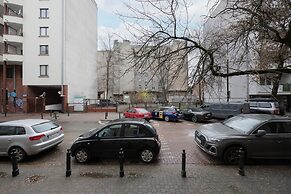 1930's Inspired Apartment by Renters