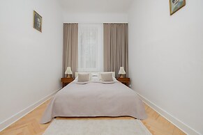 1930's Inspired Apartment by Renters