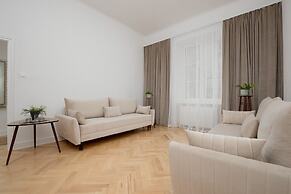 1930's Inspired Apartment by Renters