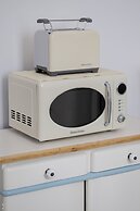 1930's Inspired Apartment by Renters