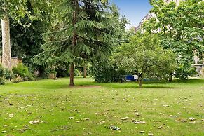 Cute 2-bed Chelsea Apartment