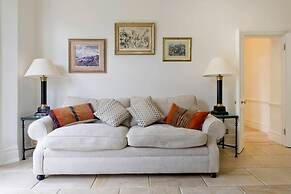 Cute 2-bed Chelsea Apartment