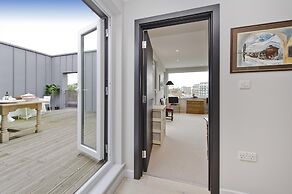 Fabulous 2-bed Penthouse Wimbledon