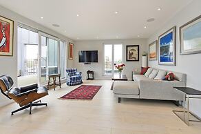 Fabulous 2-bed Penthouse Wimbledon