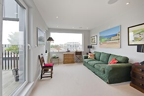 Fabulous 2-bed Penthouse Wimbledon