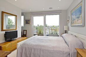 Fabulous 2-bed Penthouse Wimbledon