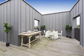 Fabulous 2-bed Penthouse Wimbledon