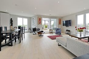 Fabulous 2-bed Penthouse Wimbledon
