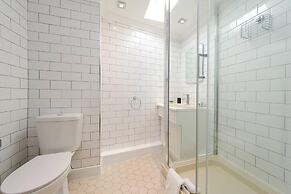 Traditional 2-bed Apartment Notting Hill