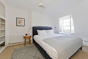 Traditional 2-bed Apartment Notting Hill