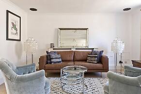 Traditional 2-bed Apartment Notting Hill