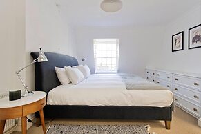 Traditional 2-bed Apartment Notting Hill