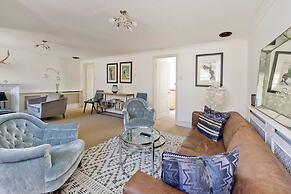 Traditional 2-bed Apartment Notting Hill