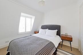 Traditional 2-bed Apartment Notting Hill
