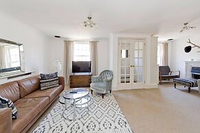 Traditional 2-bed Apartment Notting Hill