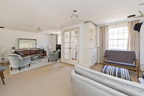 Traditional 2-bed Apartment Notting Hill