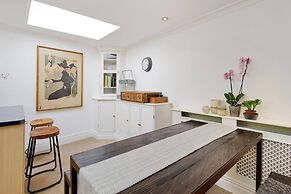 Traditional 2-bed Apartment Notting Hill