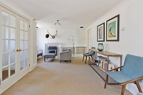 Traditional 2-bed Apartment Notting Hill