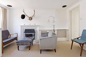 Traditional 2-bed Apartment Notting Hill