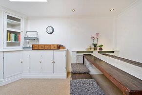 Traditional 2-bed Apartment Notting Hill