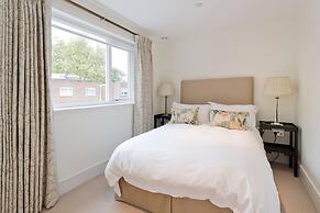Tasteful 4bed Holland Park