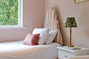 Tasteful 4bed Holland Park