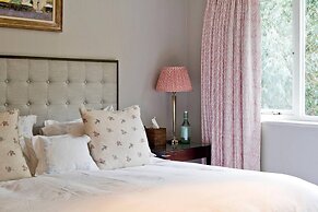 Tasteful 4bed Holland Park