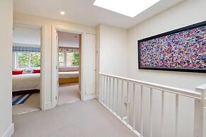Tasteful 4bed Holland Park