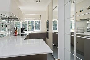 Elegant 2 bed Flat Earls Court