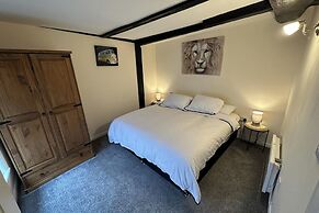 Apartment - Sleeps 2 - Parking - Wifi