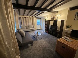 Apartment - Sleeps 2 - Parking - Wifi