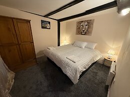 Apartment - Sleeps 2 - Parking - Wifi