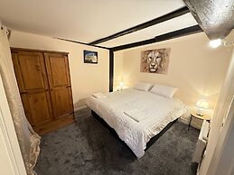 Apartment - Sleeps 2 - Parking - Wifi