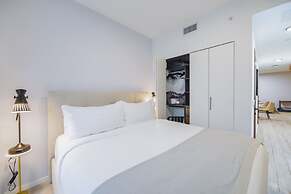 Bayfront Park Views Studio