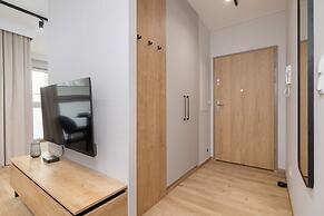 Bright Apartment Kraków by Renters