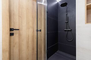 Bright Apartment Kraków by Renters