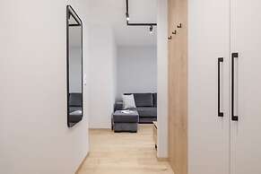 Bright Apartment Kraków by Renters